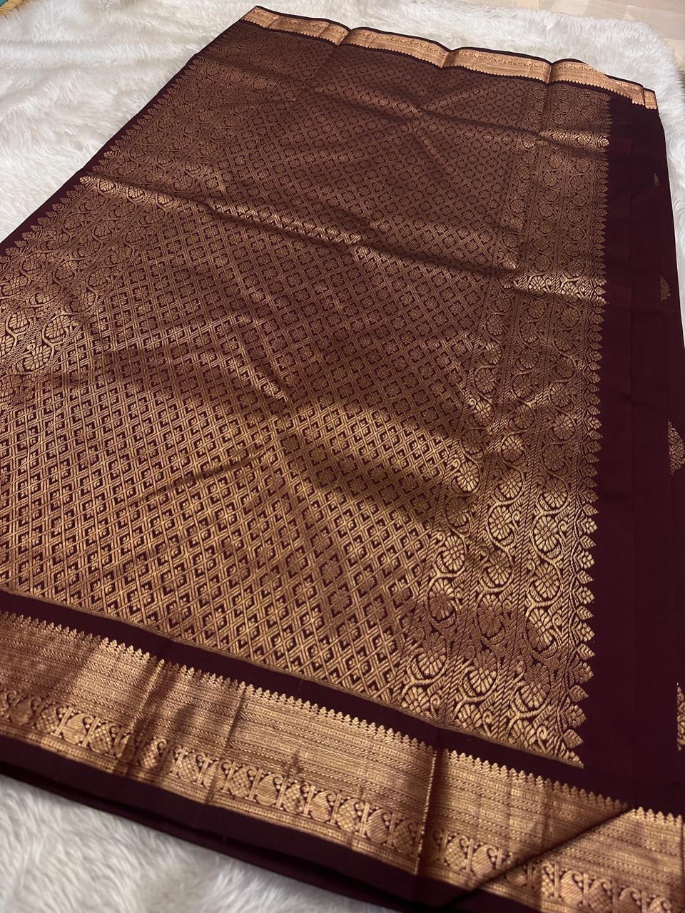 Thamarai — Deep Brown — Pure Kanchipuram Silk Saree
Deep Brown with Gold Zari Leaf Buttas & Diamond Jaal Pallu
Silk Mark Certified • Free Shipping within USA • Ships in Two Weeks