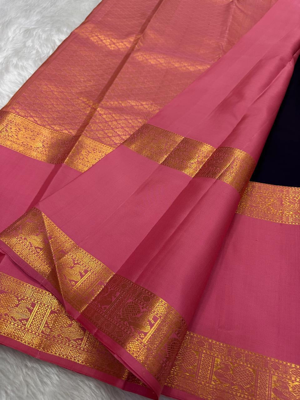 Chandra Pushpam β Rani Pink & Aubergine Pure Silk Kanchipuram β¨πΈ
Contrast Aubergine Brocade Pallu with Golden Jaal π
Yellow-Gold Zari Borders with Annam & Floral Motifs π¦
Silk Mark Certified β
 | Fall & Pico Done β
Free Shipping within USA π |