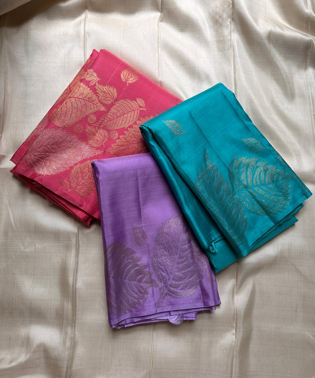 Vilva 🌸 – Pink Pure Kanchipuram Silk Saree with Golden Zari Leaf Motifs, Ornate Floral Border & Paisley Pallu | Silk Mark Certified
A pure silk Kanchipuram in a soft, elegant pink, Vilva is adorned with delicate golden zari leaf motifs.