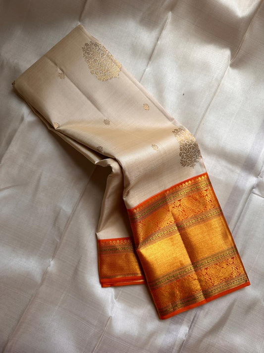 Ivory Marigold — Pure Silk Kanchipuram Saree
Pearl-Ivory Body with Gold Buttas & Kesari-Orange Peacock Zari Border ✨
Silk Mark Certified • Free USA Shipping • Ships in 2 weeks