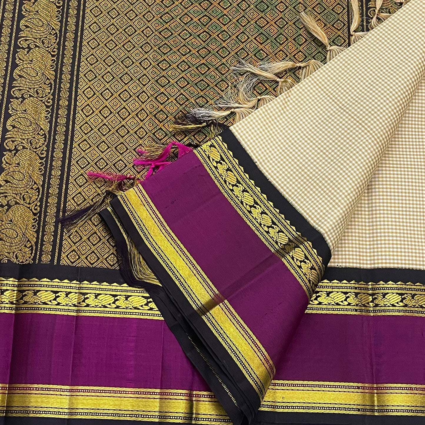 Biscuit Beige Amethyst — Pure Silk Kanchipuram (Handloom)
Micro kattam checks in biscuit-beige with amethyst korvai borders & black selvedge
Silk Mark Certified • Free USA Shipping • Ships in 1 Week (2 Weeks with stitching) ✅