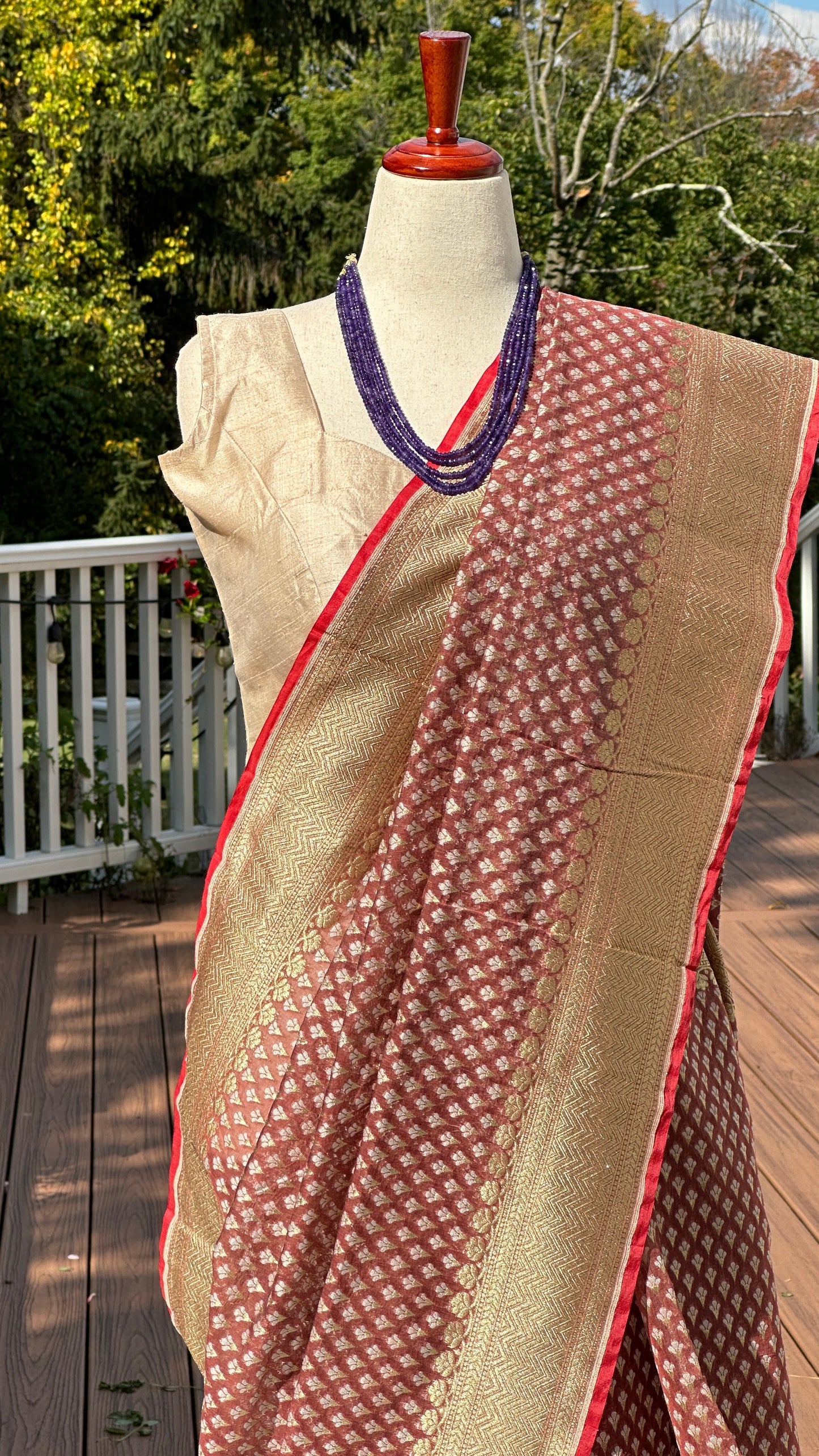 ☕ Coffee Sona Roopa — Pure Silk-Cotton Chanderi Saree ✨
Coffee-brown with gold & silver zari buttas 🌿 Lightweight & elegant
Now $69 (was $99) | Ships from New Jersey | $5 USA Shipping 🇺🇸