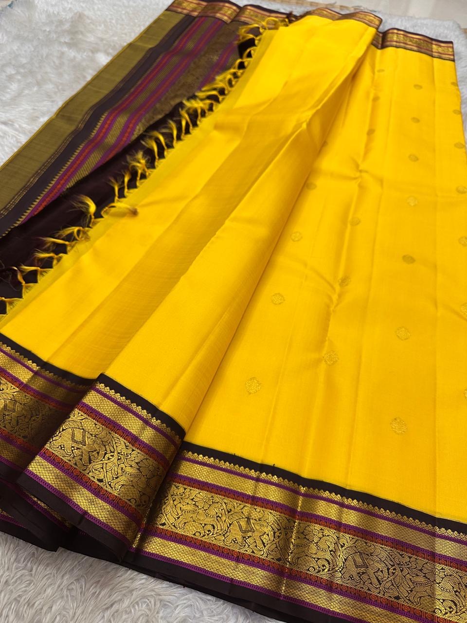 ✨ ✨ Mangalarupa — Pure Silk Kanchipuram Saree ✨
Haldi yellow with gold buttas, aubergine–magenta korvai borders & yaali zari pallu.
Silk Mark Certified ✅ • Free Shipping within USA 🇺🇸 • Ships in 1 Week ✅