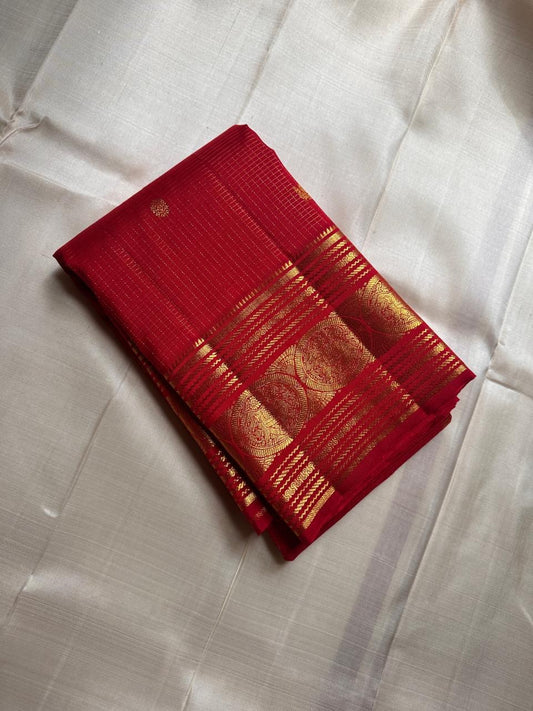 Vermilion Podi Kattam 🌺 Pure Silk Kanchipuram Saree
All-over zari pinstripes & mini podi kattam checks ✨
Broad antique-gold borders with chakram medallions 🪙
Silk Mark Certified ✅ | F