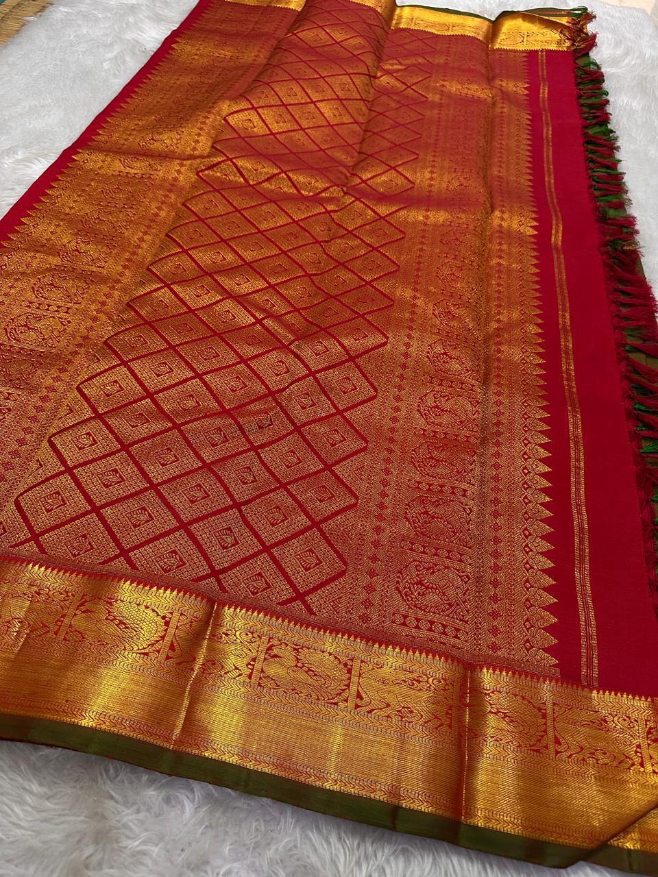 ✨ Manthulir Deepam — Pure Silk Kanchipuram Saree ✨
Dual-tone bottle green with rust-copper korvai border, gold zari coin & mango buttas, and a grand brocade pallu.
Silk Mark Certified • Free USA Shipping • Ships in 2 Weeks • Blouse Stitching $30 ✅