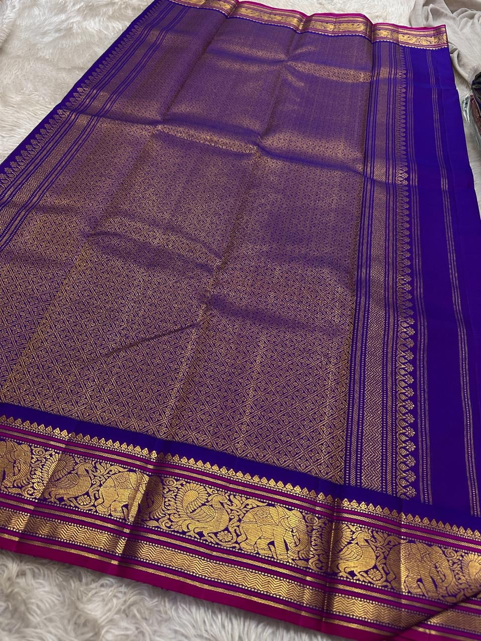 ⸻
Ivory Glow ✨ – Pure Kanchipuram Silk Saree in Ivory
Korvai Royal-Purple Border with Elephant & Peacock Zari Panels; Magenta Selvedge
Body with Gold Coin & Paisley Buttas
Grand Royal-Purple Brocade Zari Pallu with Hand-knotted Tassels