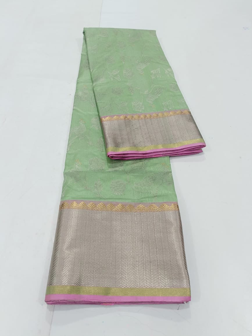 Anaya – Earthy Green Silk Chanderi Saree with Pink Contrast Border & Full Zari Pallu
A refreshing earthy green Silk Chanderi saree that drapes like a dream.
Adorned with fine gold and silver zari work across the body.
