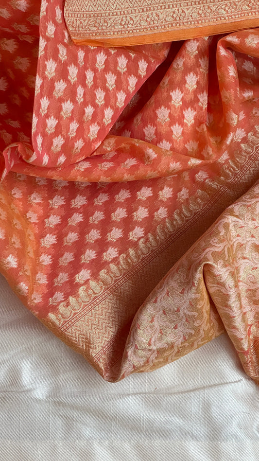 🍑 Peach Sona Roopa — Pure Silk-Cotton Chanderi Saree ✨
Soft peach with gold & silver zari buttas 🌿 Lightweight & elegant
Now $69 (was $99) | Ships from New Jersey | $5 USA Shipping 🇺🇸
