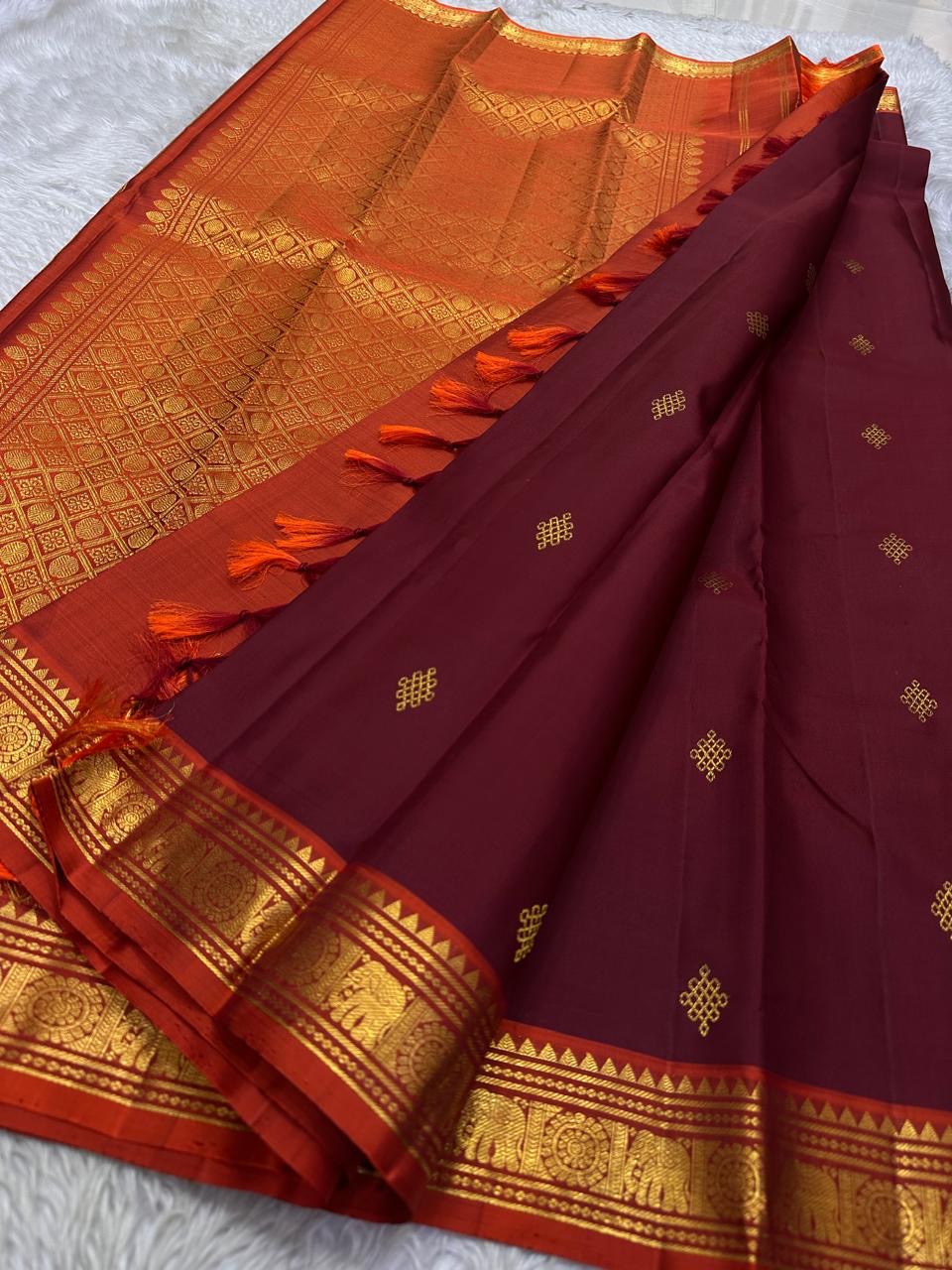Maroon Kolam Korvai – deep wine-maroon body with tiny kolam buttas
Contrast burnt-orange korvai border with temple triangles & intricate kolam motifs
Silk Mark Certified | Fall & Pico Done | Blouse Stitching Available ($30)
Free Shipping 2 weeks