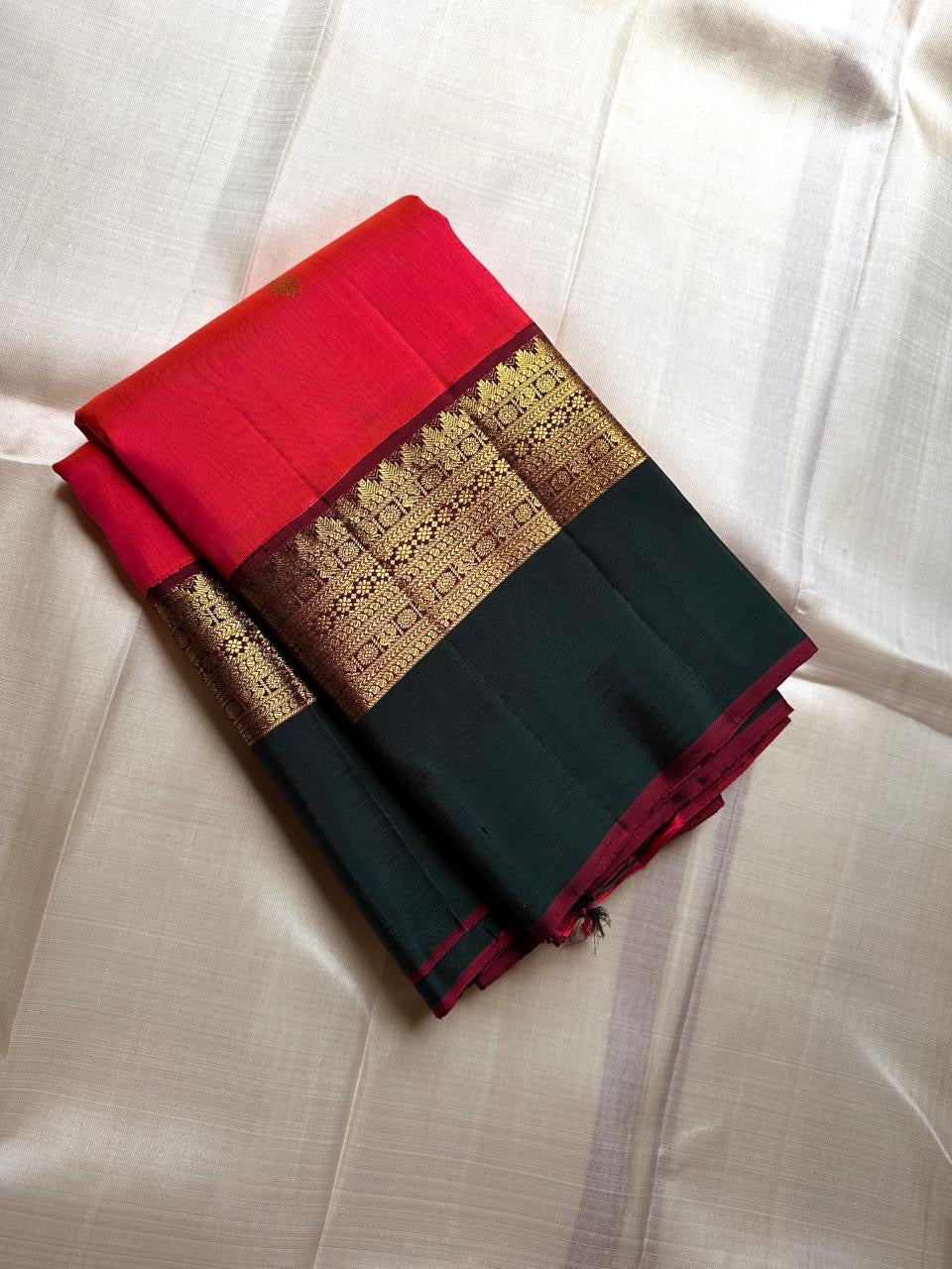 Scarlet Grove – Pure Kanchipuram Silk Saree
Fiery scarlet body with delicate golden leaf buttas ✨
Deep green korvai borders in rich zari temple motifs
Silk Mark Certified, delivery in 2 weeks