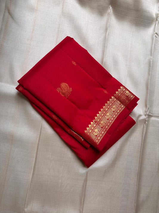 Red Radiance — Pure Silk Kanchipuram Saree
Arakku Vermilion Silk with Gold Peacock & Paisley Buttas ✨
Silk Mark Certified ✅ | Free USA Shipping 🇺🇸 | Ships in Two Weeks