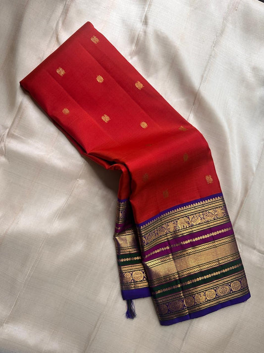 Ruby Grape Purple — Pure Silk Kanchipuram Saree
Kumkum-Red Body with Gold Buttas & Royal-Purple Elephant Zari Border ✨
Silk Mark Certified • Free USA Shipping • Ships in 2 weeks