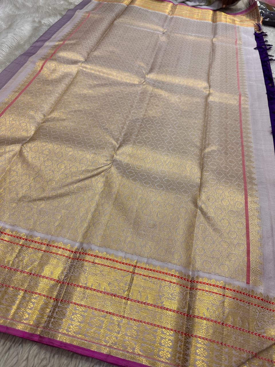 Shubra — Pure Silk Kanchipuram Saree
Royal Purple with Gold Buttas & Silver-White Tissue Border ✨
Silk Mark Certified • Fall & Pico Done • Free USA Shipping • Ships in Two Weeks ✅