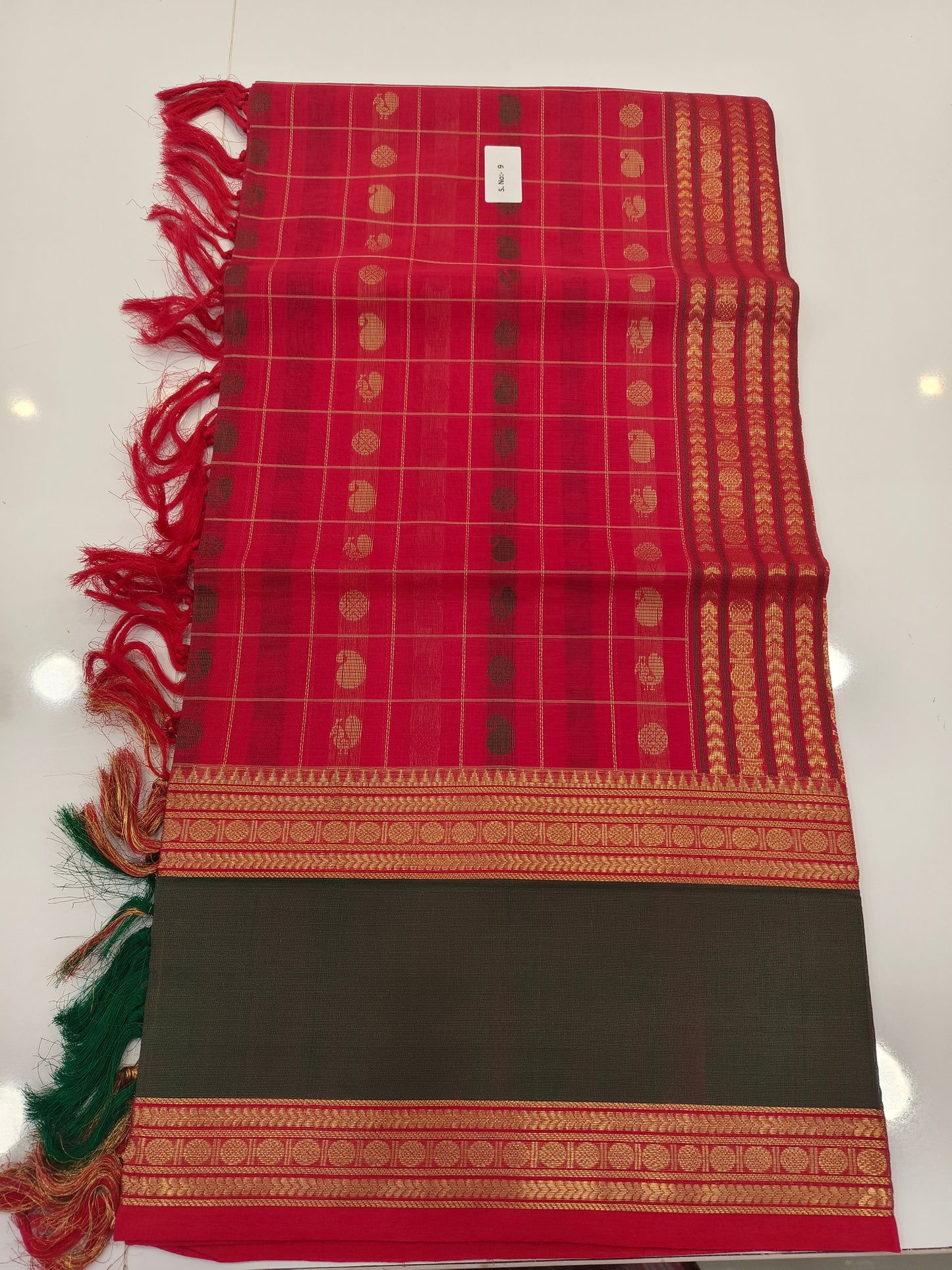 Silk-Cotton Dupatta — The Versatile Voni
Wear as a dupatta over Kurtis or as a graceful Half Saree langa bono
Handwoven | Lightweight | Elegant for Festive Styling