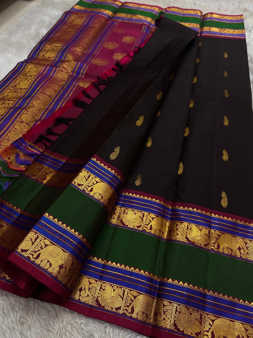 Mahathi Kanjivaram — Black Silk with Elephant Zari Borders
Deep Black Body • Green & Maroon Contrast • Blue Temple Highlights
Silk Mark Certified • Free Shipping within USA • Ships in Two Weeks