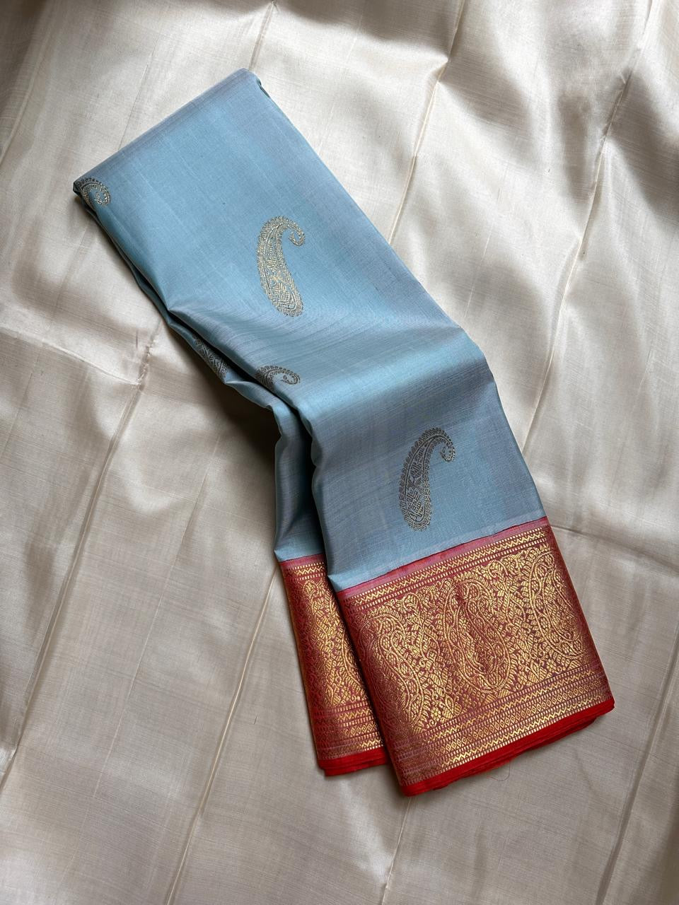 A saree where sky blue melts into sunrise orange—pure silk Kanchipuram magic.