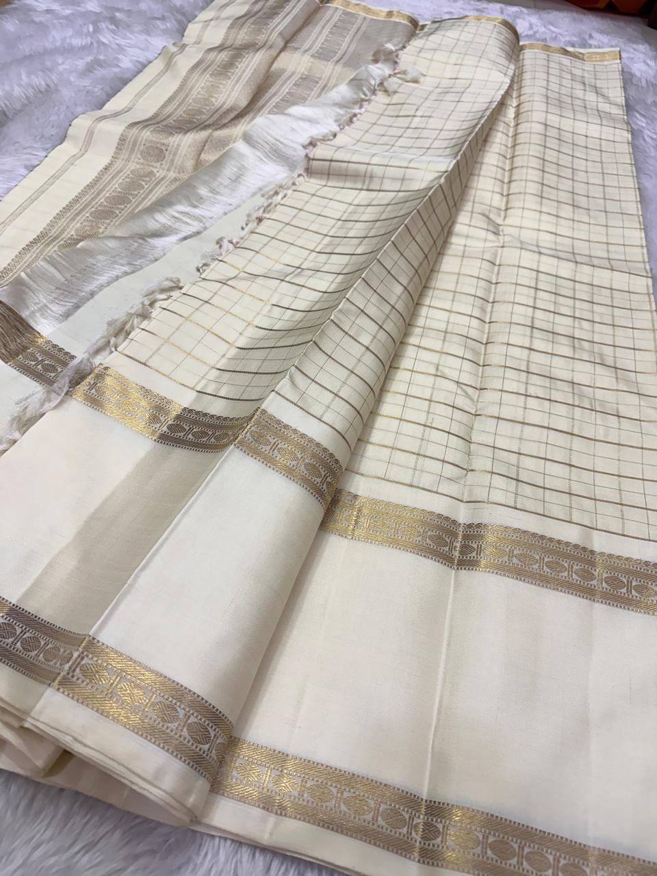 Swarna Kattam — Pure Silk Kanchipuram Saree
Ivory–gold body with zari kattam checks & rich pallu ✨
Silk Mark Certified • Ships in Two Weeks • Free Shipping within USA
