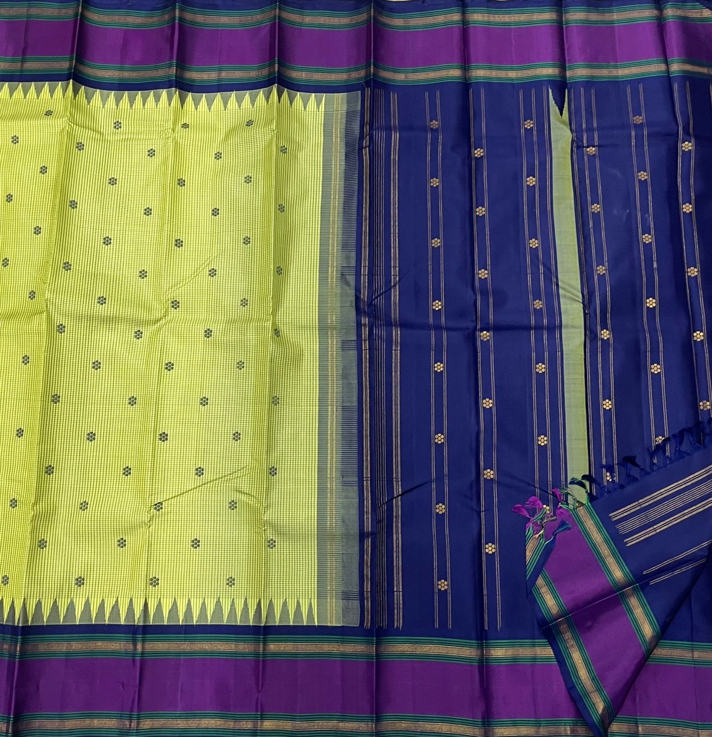 Chartreuse Royal Blue Purple Kattam • Pure Silk Kanchipuram Saree
Neon Chartreuse Checks with Silk-Thread Buttas • Royal Blue Pallu & Amethyst Borders
Silk Mark Certified • Free USA Shipping • Ships in Two Weeks ✅