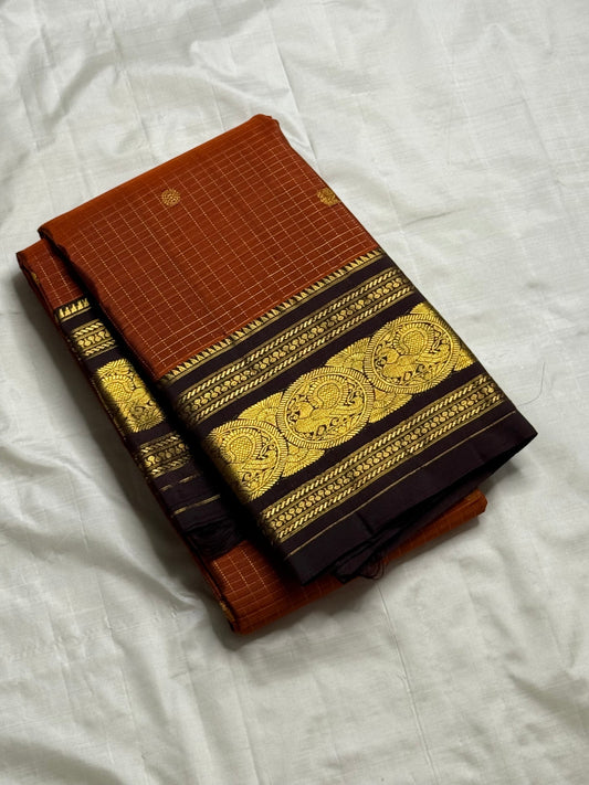 Kokilam — Rust Orange Pure Silk Kanchipuram Saree
Korvai contrast border in deep coffee brown with peacock medallions & gold brocade pallu
Silk Mark Certified ✅ • Free Shipping within USA 🇺🇸 • Ships in Two Weeks ✨