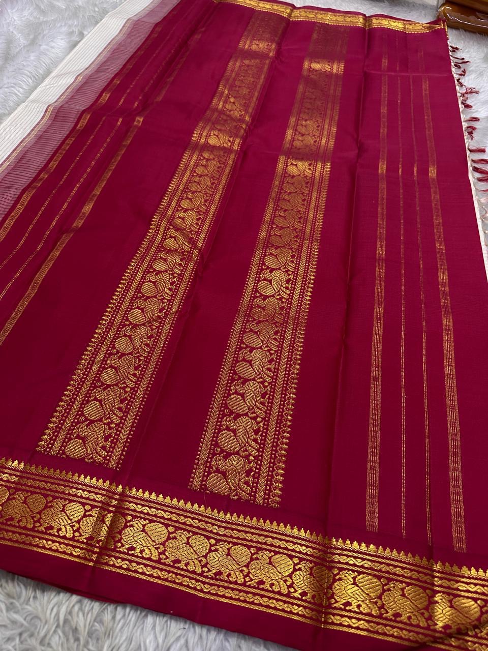 Shwetha Silk Thread Kattam — Pure Kanchipuram Silk Saree
Ivory-beige micro checks with maroon korvai border & gold zari pallu
Silk Mark Certified ✅ | Free USA Shipping | Ships in Two Weeks ✅