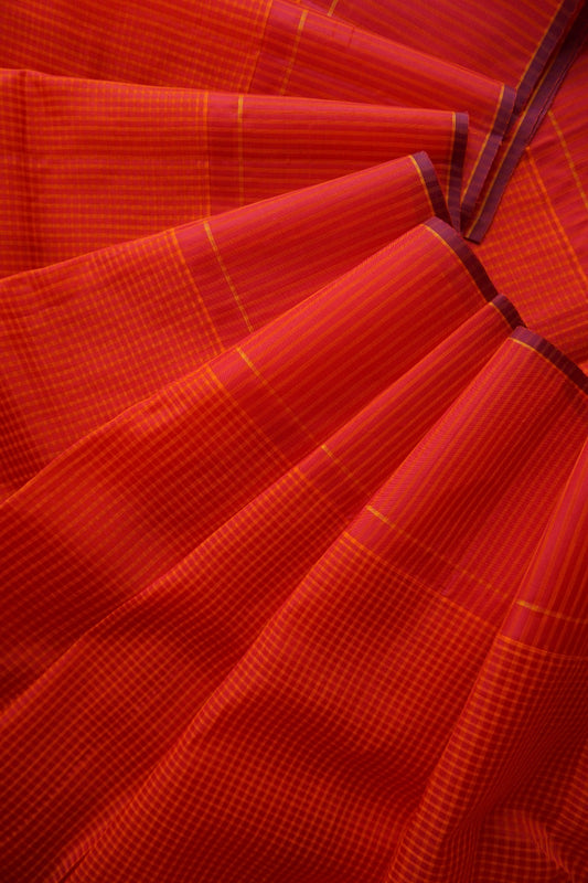 Koorainadu- Red - silk Cotton Saree – Lightweight & Lustrous
Breathable Cotton Warp with Rich Silk Weft
Perfect Balance of Comfort and Elegance
Ideal for Daytime Celebrations & Festive Wear
Silk Mark Certified | Fall & Pico Done | Ships in Two Weeks ✅