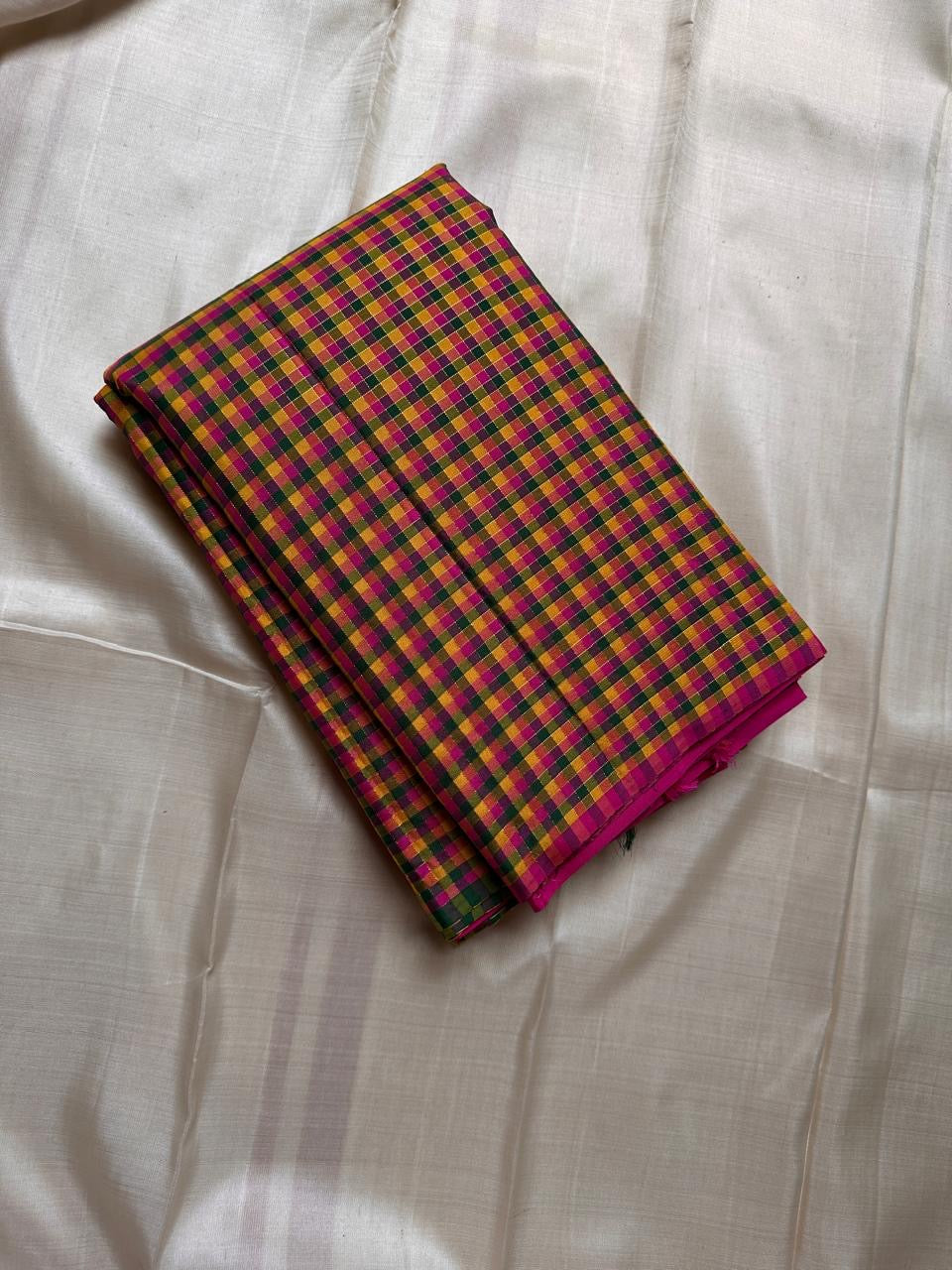 Mutyam – Handwoven Borderless Kanchipuram Pure Silk Saree with Traditional Paalum Pazhamum Baby Checks or kasa kasa kattamDual Contrast Green & Pink Selvedges, and a Subtle Zari Woven Pallu