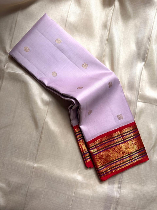 Lilac Sitare — Pure Silk Kanchipuram Saree
Pastel Lilac Body with Gold Sitare Buttas & Rani-Red Korvai Border ✨
Silk Mark Certified • Fall & Pico Done • Free USA Shipping • Ships in Two Weeks ✅