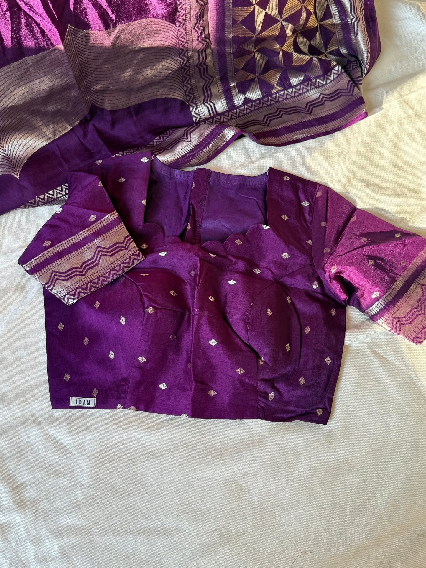 Purple Semi-Georgette Banarasi Saree 💜
Gold Zari Floral Jaal & Striped Weave ✨
Broad Contrast Border with Rich Detailing 💫
Lightweight, Festive & Elegant Draping 🌸
Silk Mark Certified | Ships in 2 Weeks | Free USA Shipping ✅