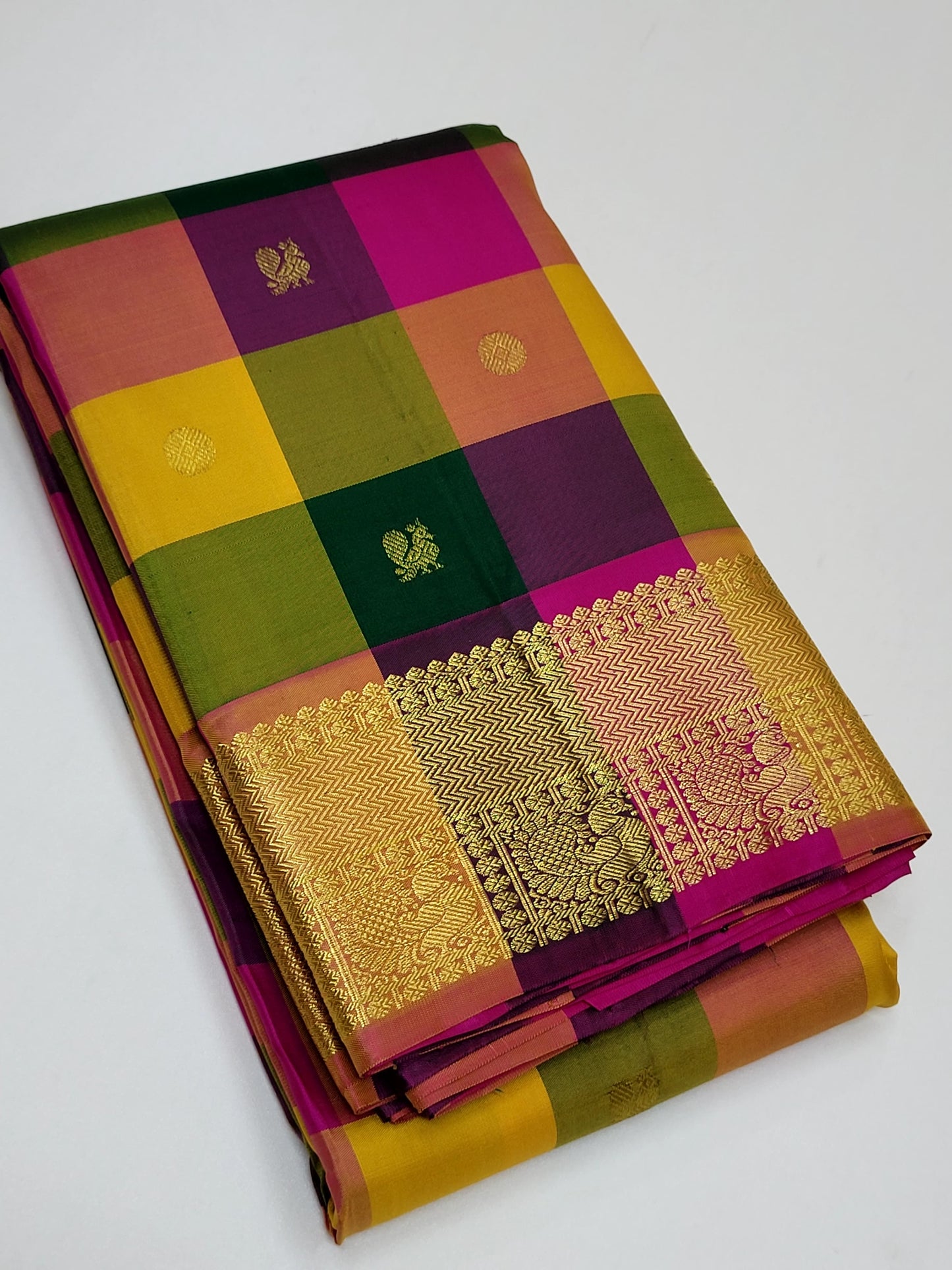 Sunset Mosaic – Paalum Pazhamum – Pure Kanchipuram Silk Saree
Vibrant Multicolored Checks in Yellow, Green, Rust & Maroon
Golden Zari Borders with Traditional Intricate Weaves
Silk Mark Certified, delivery in 2 weeks