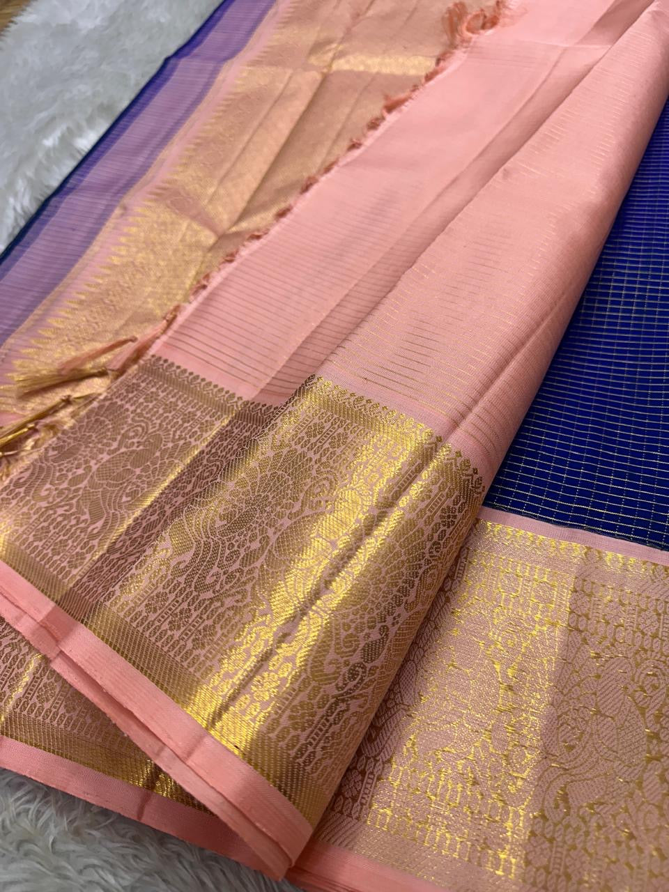 Neelaambal – Royal Calm Sea Blue Pure Kanchipuram Silk Saree with Peach Pink Border, Intricate Zari Detailing & Matching Blouse Fabric (Silk Mark Certified, Handloom, Fall & Pico Done, Free USA Shipping)