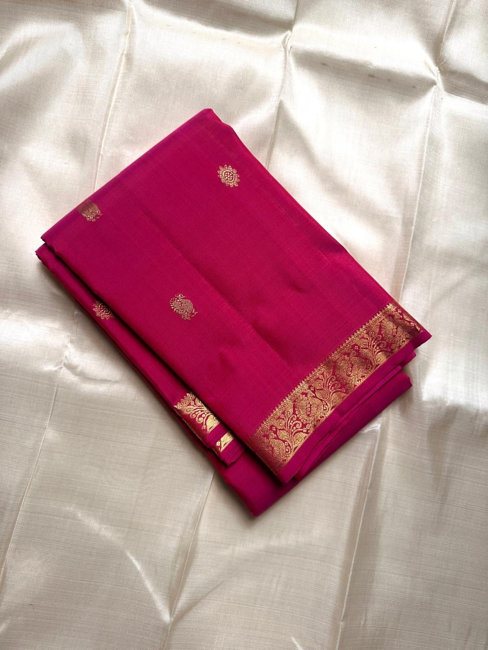 Mahima-Pink ✨ – Iconic Pink Pure Handwoven Kanchipuram Silk Saree with Baby Kamalam Buttas, Petite Muthu Seer & peacock Floral Border, Grand Annam Zari Pallu, Bridal & Festival Ready, Silk Mark Certified, Blouse Stitching Available, Free Shipping within