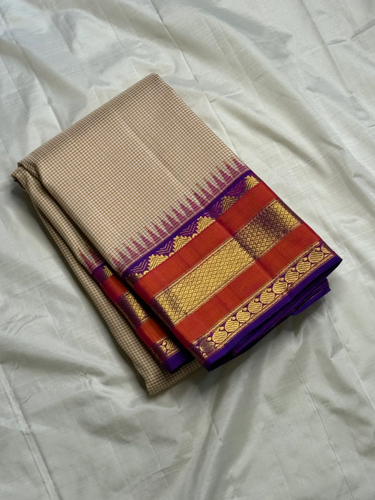 Biscuit Kattam Amethyst Purple — Pure Silk Kanchipuram
Biscuit-beige micro-checks with orange korvai borders & amethyst-purple pallu ✨
Silk Mark Certified • Antique Zari Weave • Ships in Two Weeks • Free Shipping within USA