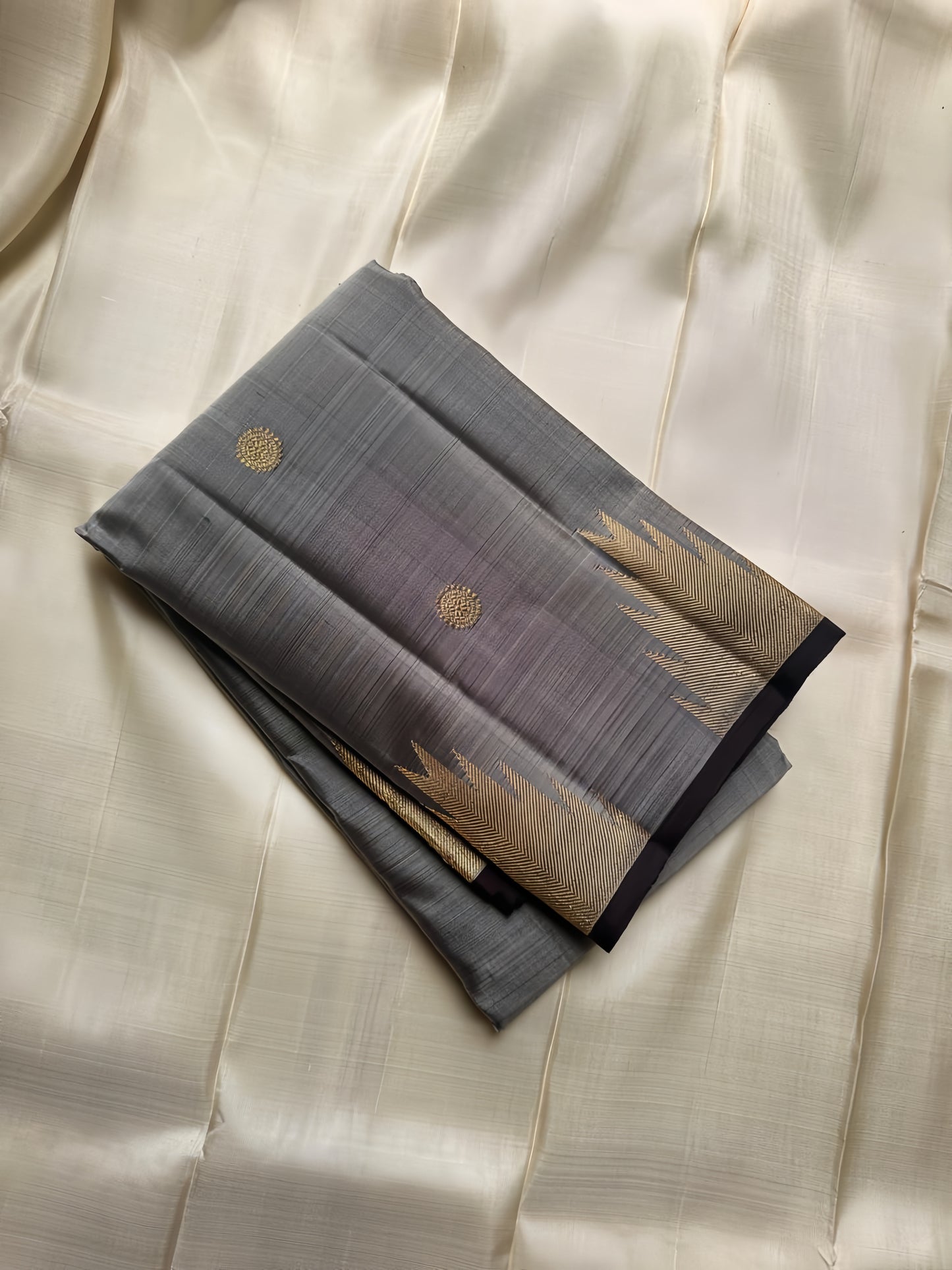 Pure silk kanchipuram grey with zari thazhampoo reku darkest brown or podi color selvedge and Pallu