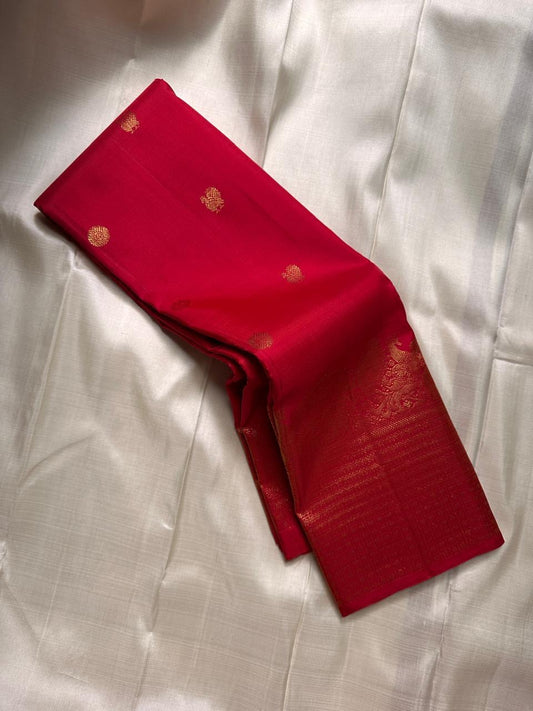 Lotus glow -radiant vermillion red  body with lotus gold zari buttas 🌸
Majestic peacock panel pallu in antique gold jaal and temple border artistry ✨
Silk Mark Certified ✅ | Ships in 2 Weeks | Free Shipping within USA 🇺🇸