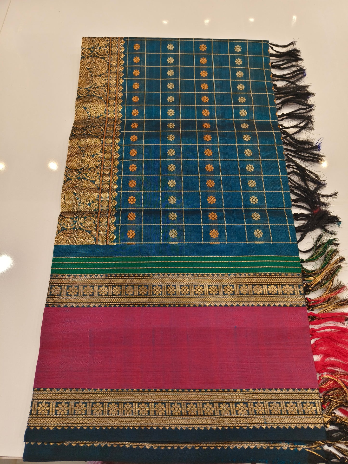 Silk-Cotton Dupatta — The Versatile Voni
Wear as a dupatta over Kurtis or as a graceful Half Saree langa bono
Handwoven | Lightweight | Elegant for Festive Styling