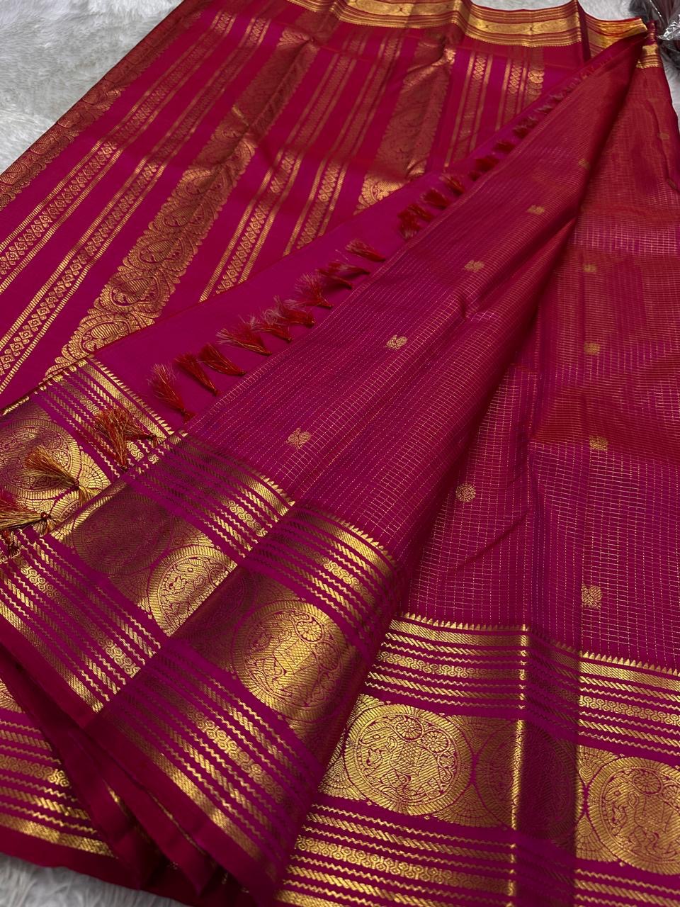 Fuschia Podi Kattam β Zari Checks Pure Silk Kanchipuram β¨πͺ
Fuschia Podi Kattam πΈ Pure Silk Kanchipuram Saree
All-over zari pinstripes & mini podi kattam checks β¨
Silk Mark Certified β
 | Fall & Pico Done β
Free Shipping within USA π | 2 weeks