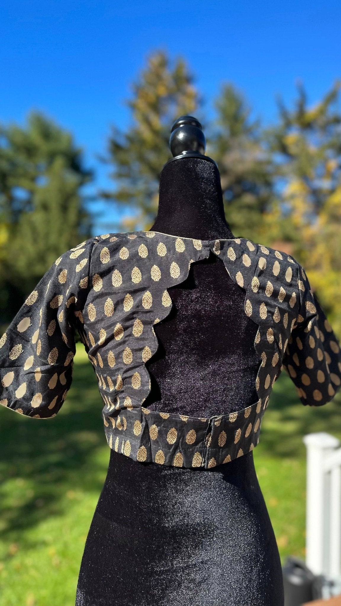 ✨ Black & Gold Jacquard Blouse ✨
Luxurious jacquard with gold motifs, piping & elegant back arch 💛
Now $20 (was $59) | Sizes 36–39 & 40–43 | Ready to Ship from NJ | USA Shipping $5 ✅