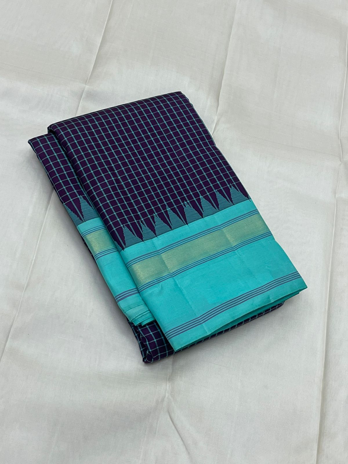 Pure Handwoven Kanchipuram Silk Saree – Deep Aubergine Body with Micro Checks
Contrasting Aqua Blue Korvai Borders with Temple Motifs & silk thread Stripes
Elegant Striped Aqua seer Pallu
Silk Mark Certified ✅ ships in 2 weeks.