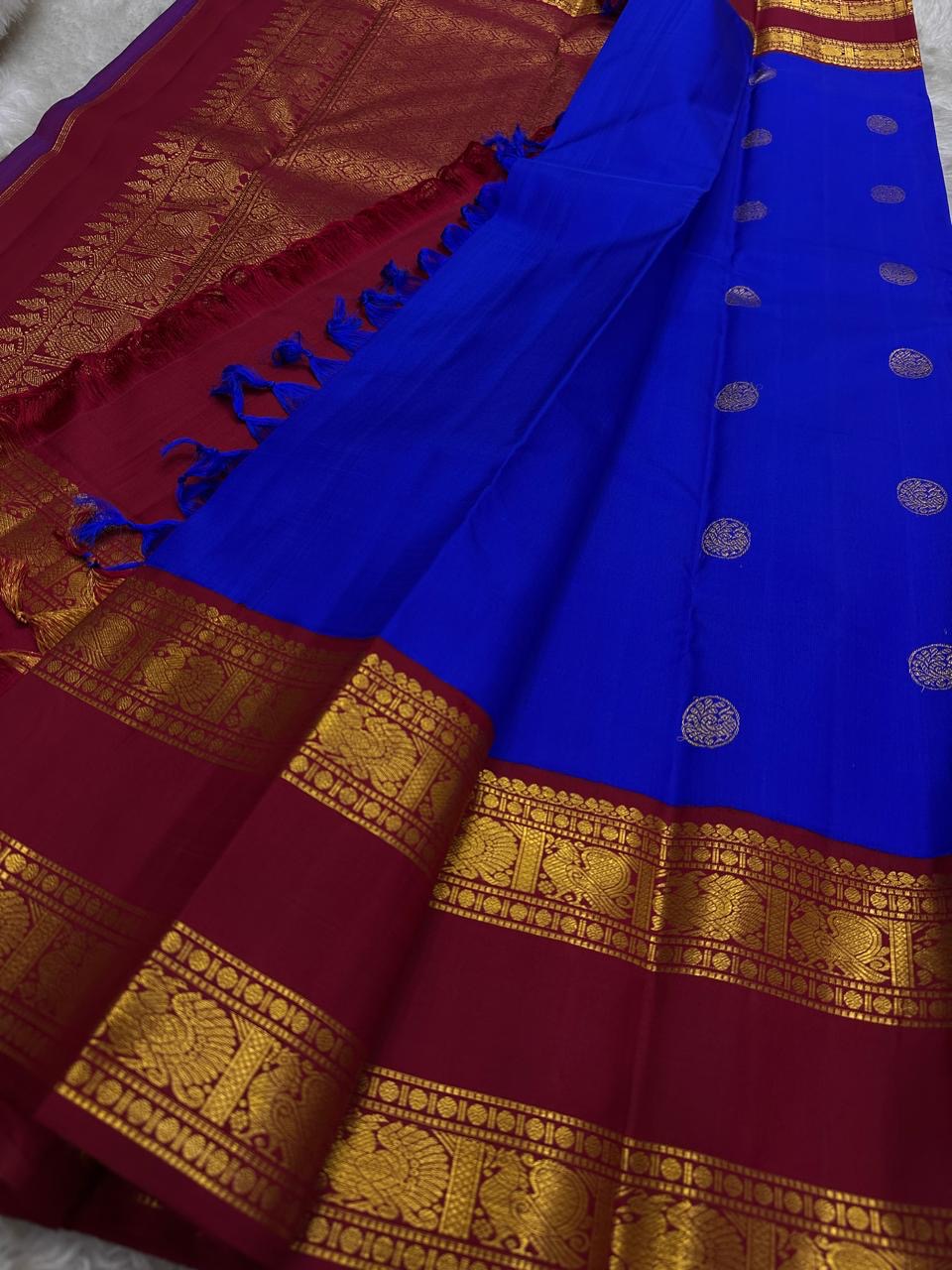 Cobalt Blue Ruby — Pure Silk Kanchipuram Saree (Mayil Edition)
Royal Cobalt-Blue Body with Gold Mandala Buttas & Ruby-Red Peacock Zari Border ✨
Silk Mark Certified • Free USA Shipping • ships in 2 weeks