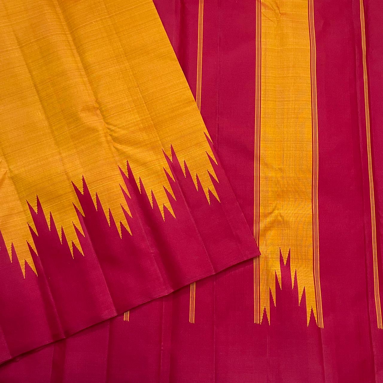 Chilli red border showing Thazhampoo Reku repeated motif on handwoven Kanjivaram saree