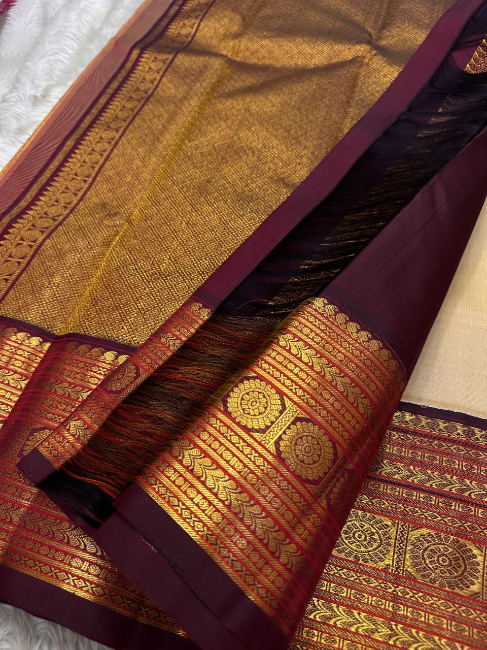 Chiku – Muted Beige & Maroon Pure Silk Kanchipuram Saree
Intricate floral chakram zari borders & rich antique gold brocade pallu ✨
Silk Mark Certified • Ships in Two Weeks • Free Shipping within USA ✅