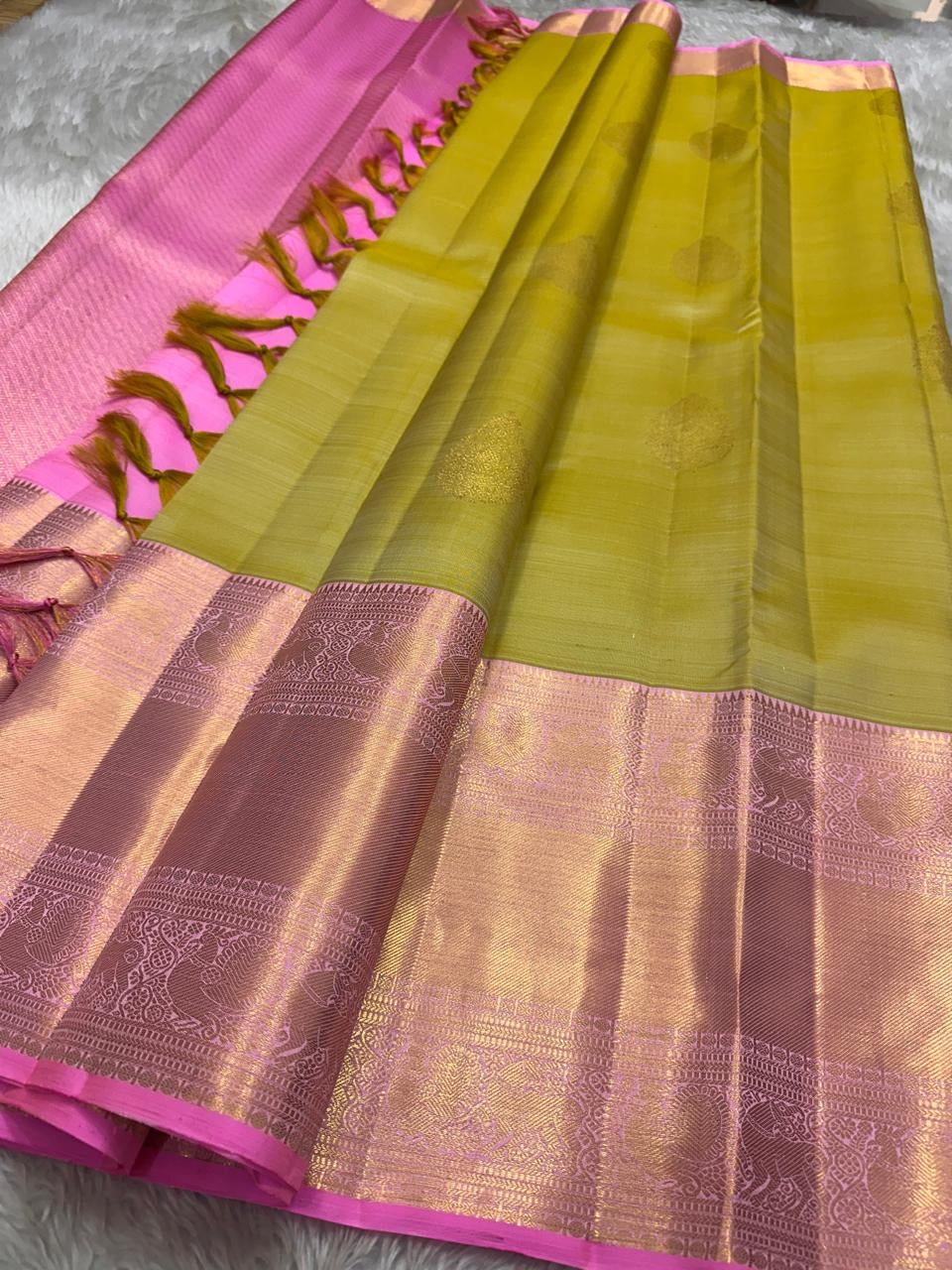 The color of “festive” vibrant golden sampanga with a pink border and Pallu pure silk Kanchipuram saree bavanji rettapet vanasringaram border