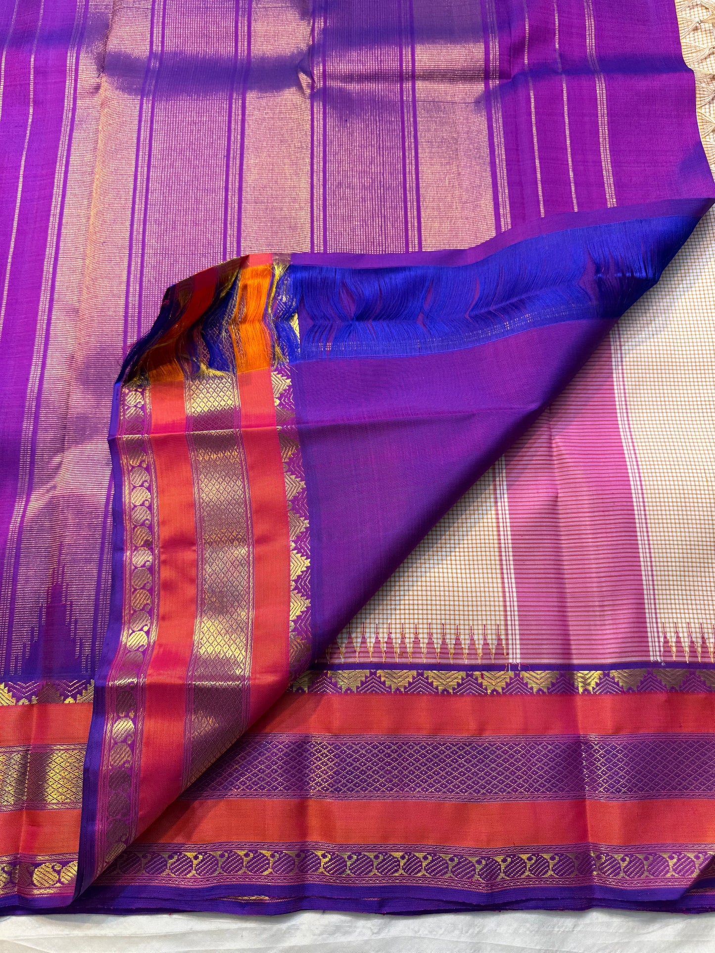 Biscuit Kattam Amethyst Purple — Pure Silk Kanchipuram
Biscuit-beige micro-checks with orange korvai borders & amethyst-purple pallu ✨
Silk Mark Certified • Antique Zari Weave • Ships in Two Weeks • Free Shipping within USA