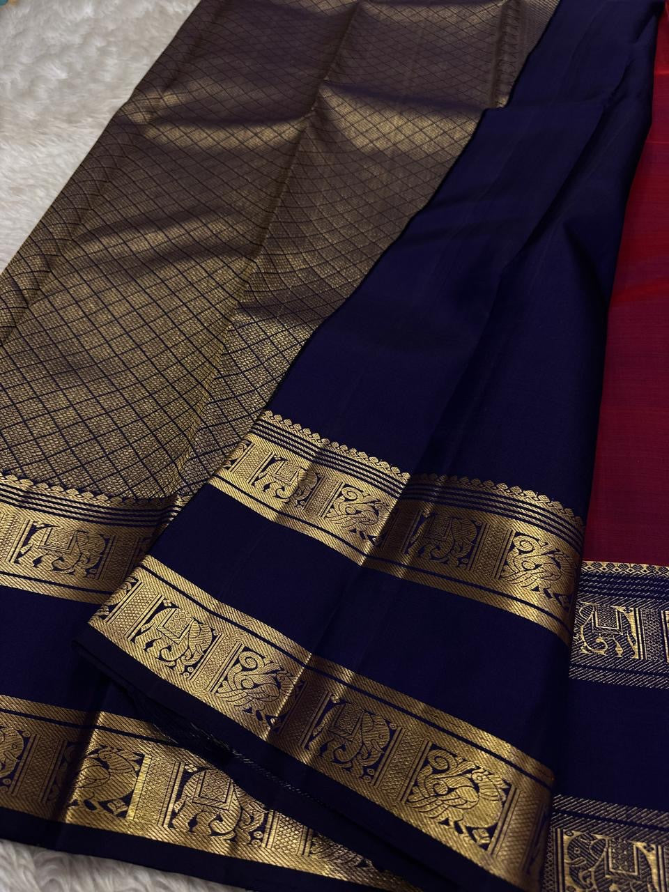 Anuraaga – Neelam
 — Pure Kanchipuram Silk
Vertical Pin-Stripe (Vairaoosi) Body • Gold Coin Buttas
Navy (Neelam) Korvai Border with Elephant Motifs
Diamond-Jaal Brocade Pallu • Running Contrast Blouse
Silk Mark Certified • free shipping in Two Weeks