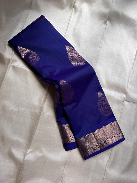 Thamarai — Ocean Blue — Pure Kanchipuram Silk Saree
Ocean Blue with Gold Zari Leaf Buttas & Diamond Jaal Pallu
Silk Mark Certified • Free Shipping within USA • Ships in Two Weeks