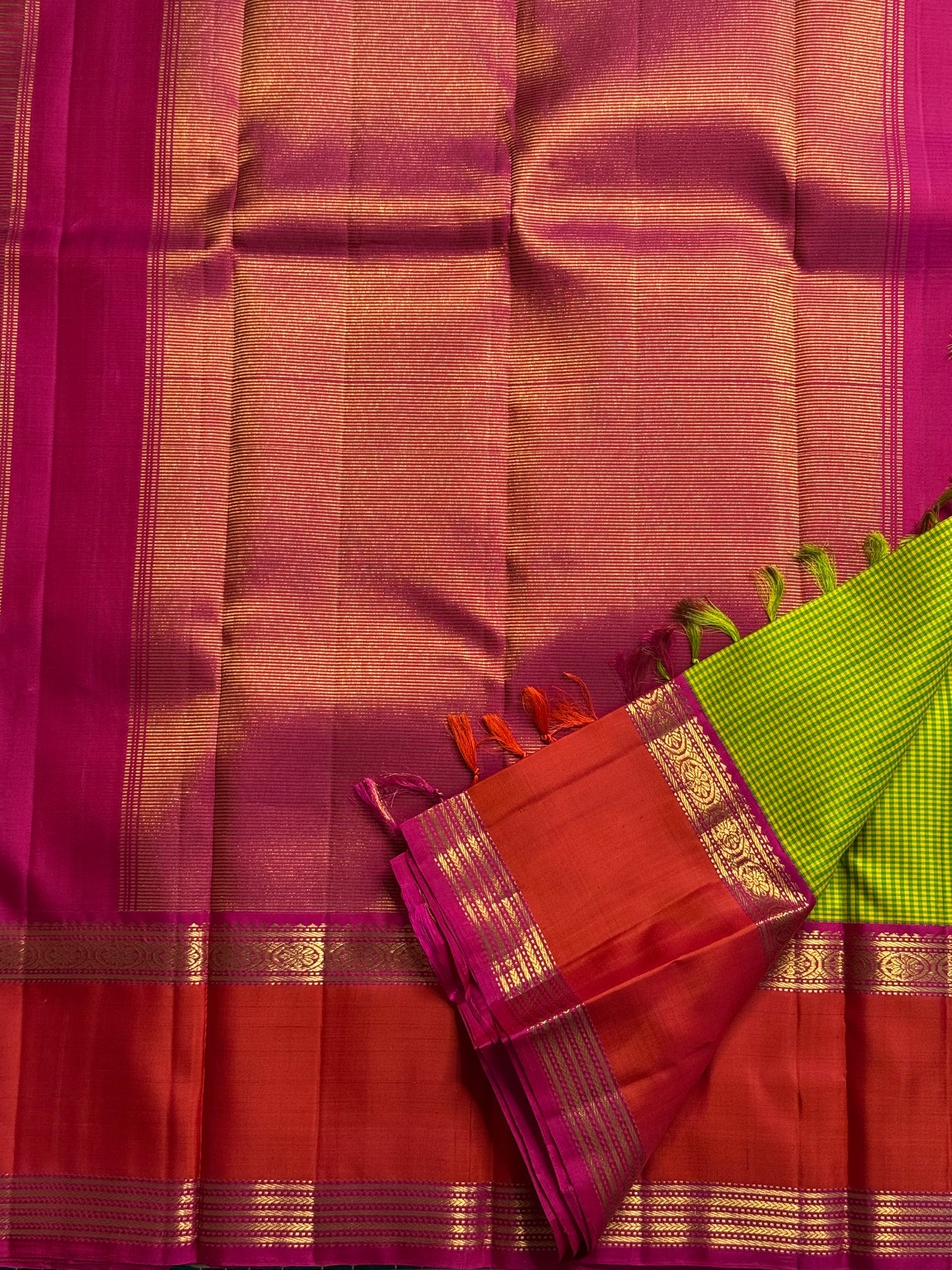 Ilai Pachai & Vermilion Korvai Pure Silk Kanchipuram Saree
Parrot-green kasa kasa kattam checks with vermilion borders & rani-pink pallu
Silk Mark Certified • Ships in two weeks • Free Shipping within USA