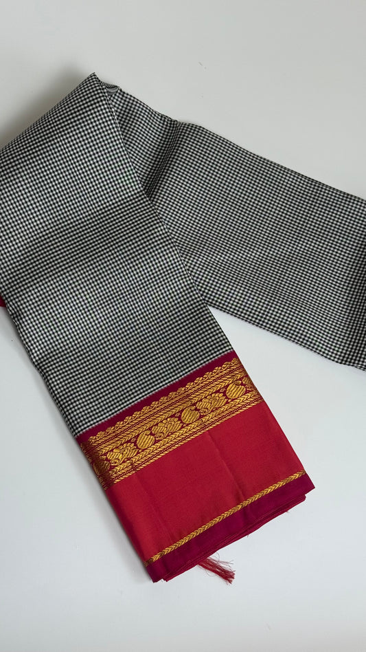 Rani Ember Podi Kattam — Pure Silk Kanchipuram Saree
Black & Ivory Micro Checks with Rani Magenta–Orange Korvai Border ✨
Silk Mark Certified • Fall & Pico Done • Ships in Two Weeks • Free USA Shipping ✅