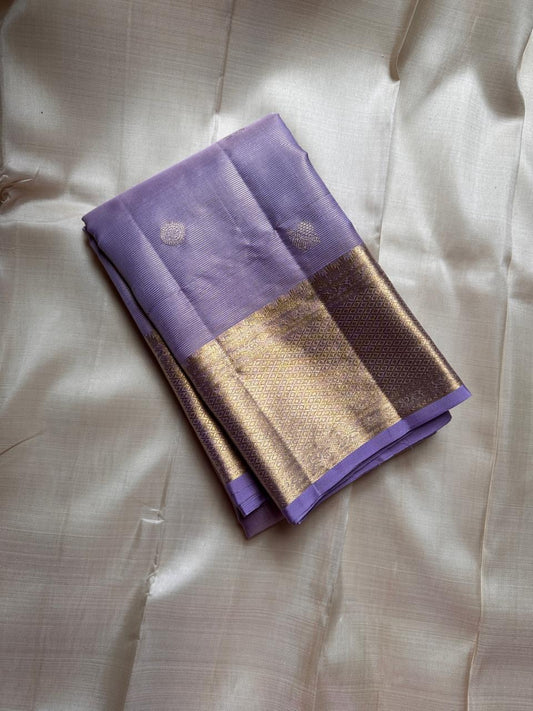 ✨ Lilac Vairaoosi — Pure Silk Kanchipuram Saree ✨
Pastel lilac body with vairaoosi pin-stripes and self-zari buttas, finished with antique-gold brocade borders and matching pallu.
Silk Mark Certified ✅ • Free Shipping within USA 🇺🇸 • Ships in 1 Week ✅
