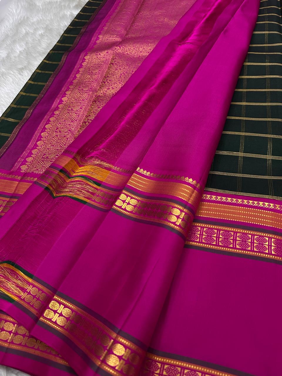Rani Maragatham Zari Kattam — Pure Silk Kanchipuram (Handloom)
Emerald green body with fine gold kattam checks & zari lines • Vibrant rani-pink border with temple coin motifs
Rich rani-pink pallu with antique-gold zari panels • Silk Mark Certified ✅ Free