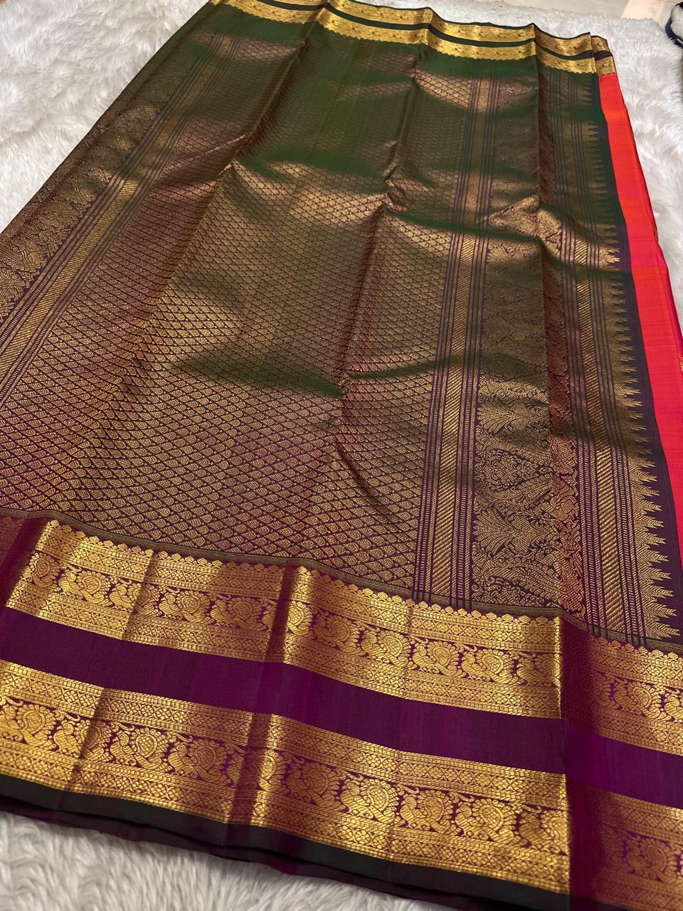 Rani Kalash – Pure Silk Kanchipuram Saree
Vibrant Rani Pink Body with Kalash Zari Buttas ✨
Deep Plum Korvai Borders in Lustrous Gold Weave
Grand Antique-Gold Brocade Pallu with Temple Elegance
Silk Mark Certified | ships in 2 weeks